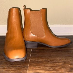 Vernetta Chelsea Boots